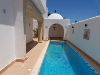 Villa s+5 avec piscine à Hammamet zone théâtre