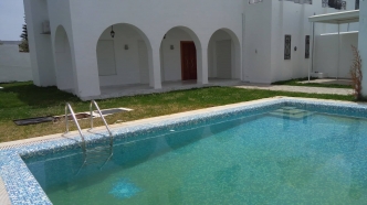 Villa s+4 avec jardin et piscine à Hammamet