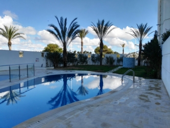 Un luxueux duplex avec jardin dans une résidence gardée avec piscine à Hammamet Nord